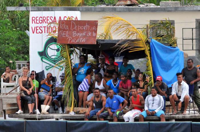 Final Beisbol Isla vs Ciego q gana el 2dor juego 6 x 4 la isla fotos de ambiente