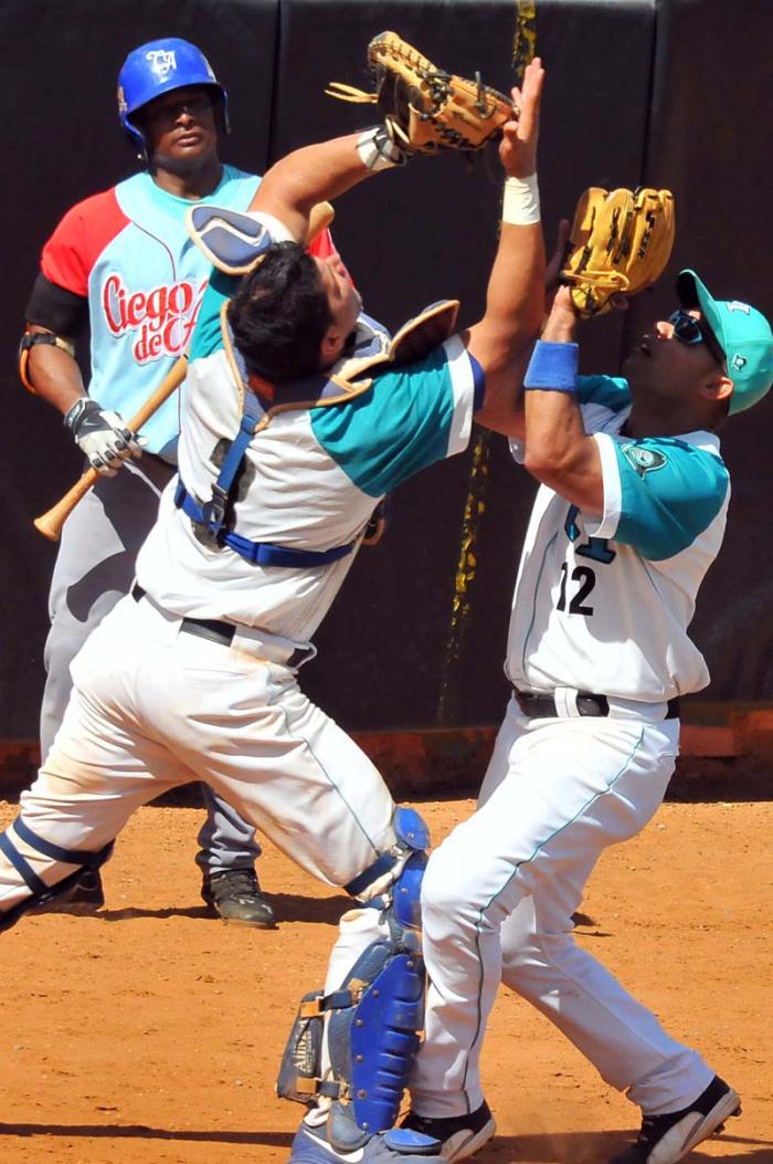 Final Beisbol Isla vs Ciego q gana el 3ser juego gana ciego 5 x 2 jugada en home