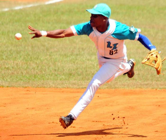 Final Beisbol Isla vs Ciego q gana el 3ser juego gana ciego 5 x 2 jugada de Alfredo Rodriguez