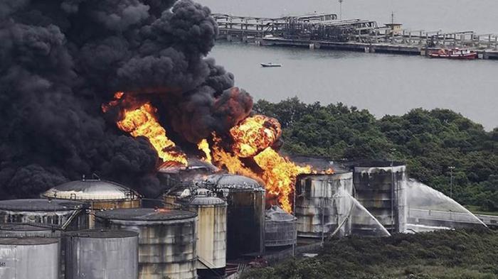 Incendio en puerto de Brasil