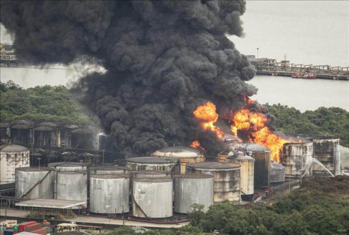 Incendio en puerto de Brasil
