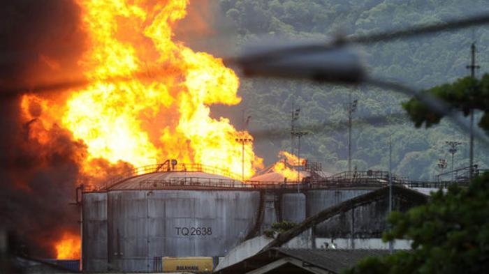 Incendio en puerto de Brasil