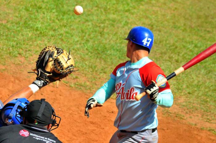Final Beisbol Isla vs Ciego 4to juego gana la isla 7 x 6 Humberto Moralez