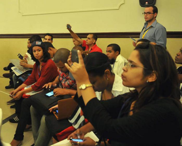 IV Foro de Jóvenes de las Américas en el hotel El Panamá, Ciudad de Panamá, el cual fue inaugurado por Isabel de Saint Malo de Alvarado, viceprersidenta de la República de Panamá.