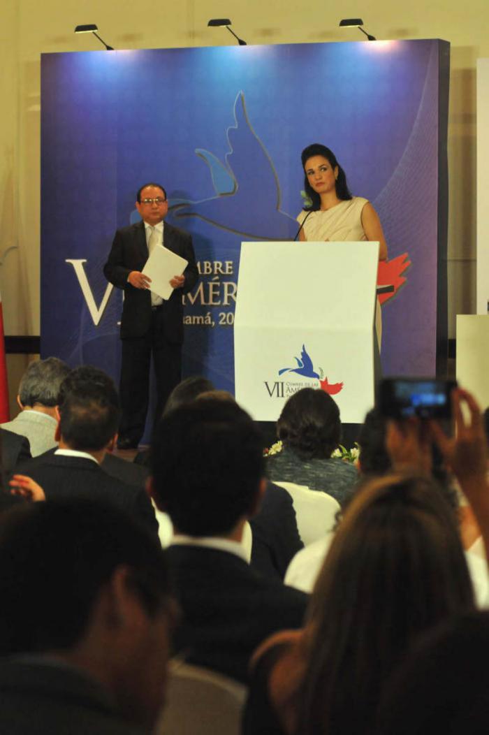 IV Foro de Jóvenes de las Américas en el hotel El Panamá, Ciudad de Panamá, el cual fue inaugurado por Isabel de Saint Malo de Alvarado, viceprersidenta de la República de Panamá.