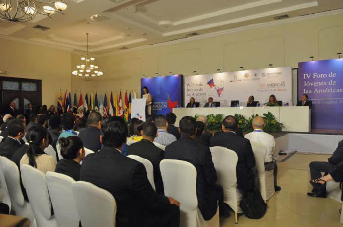 IV Foro de Jóvenes de las Américas en el hotel El Panamá, Ciudad de Panamá, el cual fue inaugurado por Isabel de Saint Malo de Alvarado, viceprersidenta de la República de Panamá.
