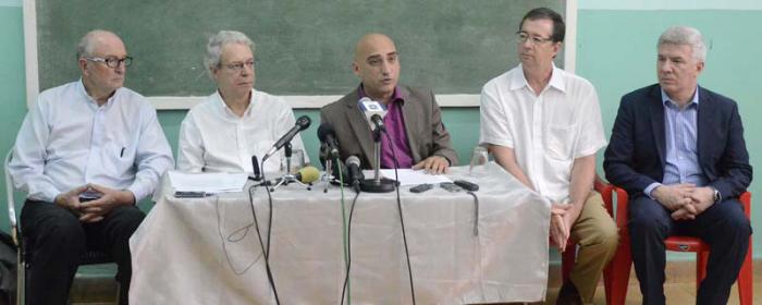 Conferencia de Prensa del Consejo Nacional de Iglesias en apoyo al restablecimiento de las relaciones EE.UU-Cuba. (izq-der) Reverendo Felipe Adolf (Presidente de Consejo Latinoamericano de Iglesias), Frei Betto (Fraile Dominico, Teólogo Brazileño), Joel Ortega Dopico (Presidente de  las Iglesias de Cuba), Jim Winkdler (Presidente del Consejo de Iglesias de los EE.UU) y Redulmar Bueno de Faria (Representante del Consejo Mundial de Iglesias)