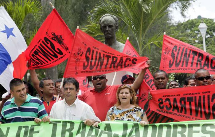 Solidaridad con Cuba frente a la embajada de Panama. 