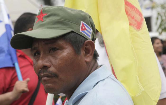 Solidaridad con Cuba frente a la embajada en Panama. 