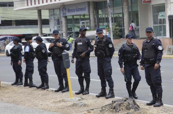 Fuerte dispocitivo policial frente a la emabajada de Cuba rn Panama. 