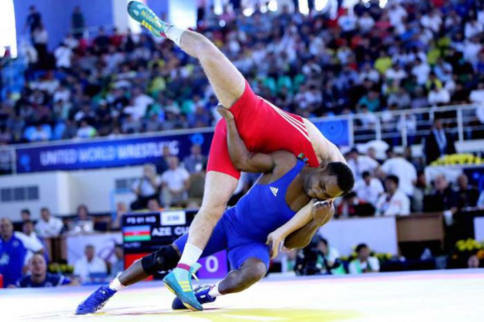 Yowlys Bonne abrió con victoria contundente por pegada en su nuevo peso de 57 kg.