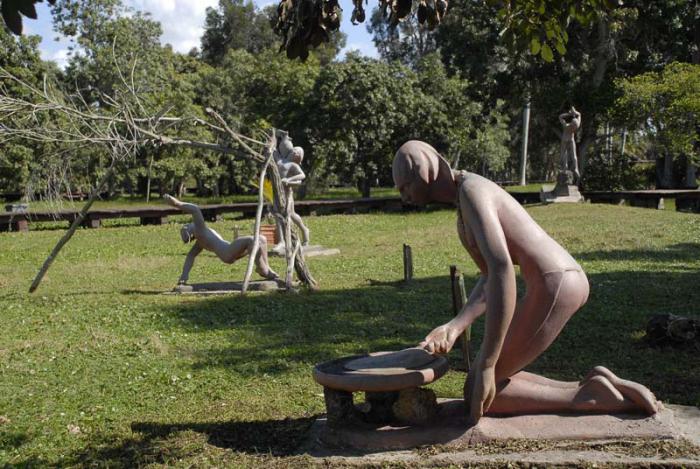 En la Aldea Taína se juntan valores artísticos y naturales.