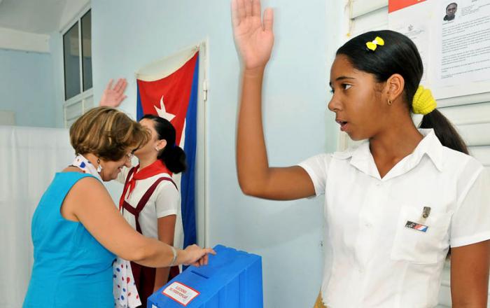 Elecciones del Poder Popular 2015, Colegio no 2 cirscuncripciòn 67 La Presidenta del CNE Comitè Nacional Electoral de Cuba ejerciò su derecho al voto