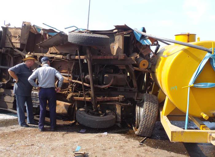 Nuevamente los errores humanos en la conducción de vehículos ocasionan accidentes como este