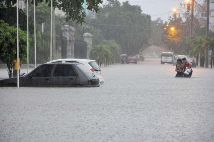 Inundaciones en La Habana. Calzada y G, Vedado.