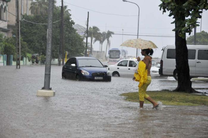 Inundaciones en La Habana. Paseo y 5ta, Vedado.