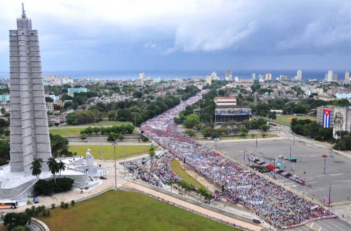 Desfile por el 1ro de Mayo en la Plaza de la Revolución 2015.  (foto Jorge Luis Gonzàlez) 1-5-15 Desfile01N9
