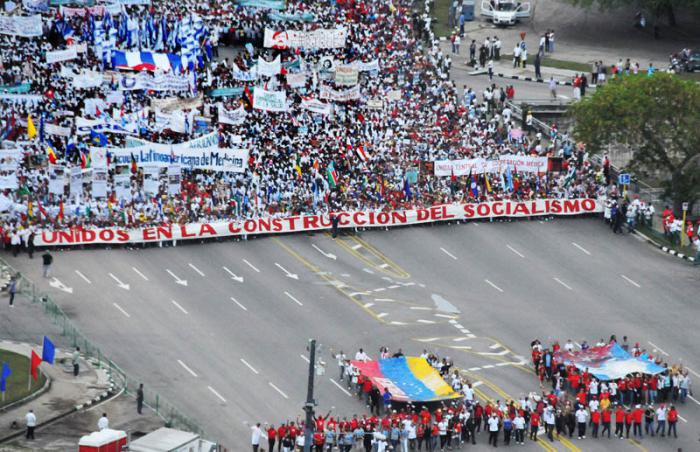 Desfile por el 1ro de Mayo en la Plaza de la Revolución 2015.  (foto Jorge Luis Gonzàlez) 1-5-15 Desfile03N9