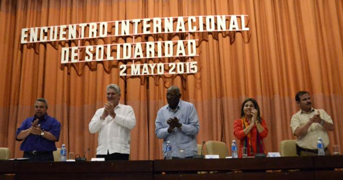 Encuentro Internacional de Solidaridad.  Ulises Guilarte de Nacimiento (Secretario General de la CTC), Miguel Díaz Canel (Primer Vicepresidente del Consejo de Estado y de Ministros y Miembro del Buró Politico), Salvador Valdez Mesa (Vicepresidente del Consejo de Estado y de Ministros), Kenia Serrano (Presidenta del ICAP) y Fernando González (Vicepresidente del ICAP y Héroe de la República)