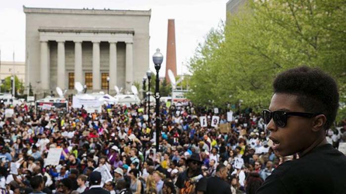levantan toque de queda en baltimore