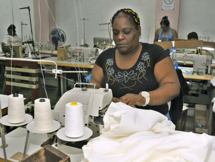 Cooperativas no agropecuarias en el Municipìo Centro Habana, Atelier Cooperativa Confecciones Model. Hilos