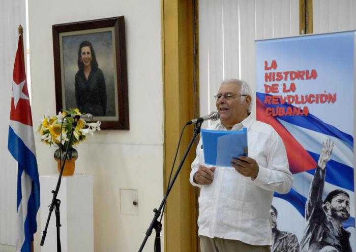Acto por el 75 aniversario del natalicio de Celia Sánchez Manduley Heroina del Llano y de la Sierra,palabras del director del centro de historia del Consejo de Estado Eugenio Suarez Perez.