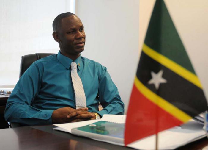 Embajador de San cristobal y Nieves, Kenneth Douglas.