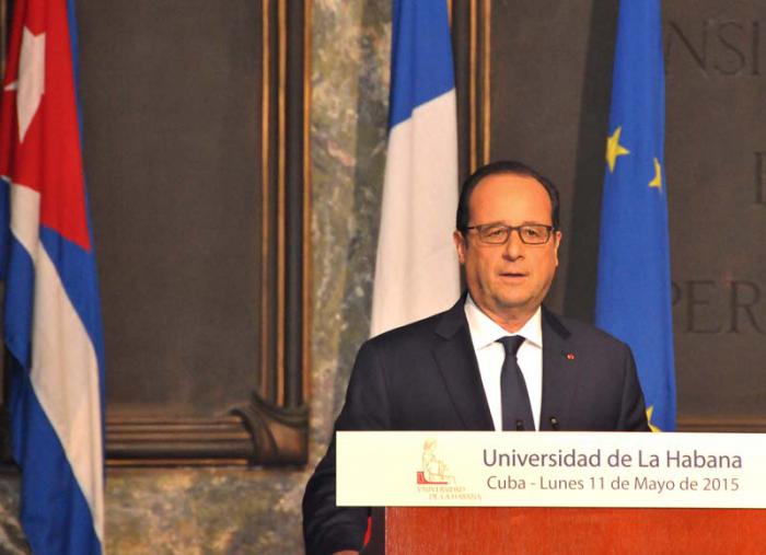 El Presidente de Francia François Hollande, Imparte conferencia en la Universidad de la Habana en su Aula Magna, lo acompaña Miguel Díaz-Canel Bermudez,Prmer Vicepresidente de los Consejos de Estado y de Ministros y Gustavo Cobreiro, Rector de la Universidad. Foto: Jorge Luis González   Francia02I9  11-04-15