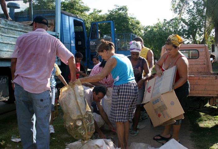 Trabajo voluntario en los CDR. Recogida de materias primas.