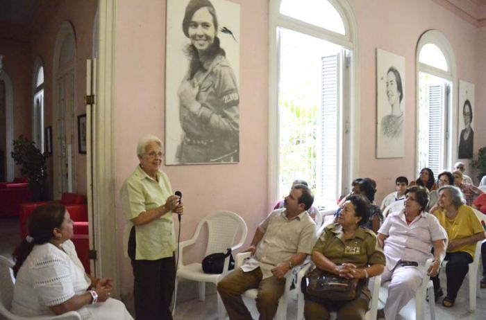 Acto Central por el día de la familia en la Sede de la FMC. Mirta Rodríguez (Madre de Antonio Guerrero, Héroe de la República de Cuba), Teresa Amarelle (Secretaria General de la FMC) y Fnernado Gonbzález (Héroe de la República de Cuba), Delsa Esther Puebla (Generala)