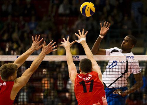 El central Félix Chapman, equipo Cuba de voleibol