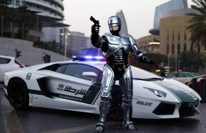 robots policías en Dubái