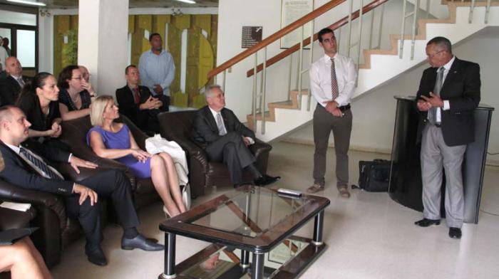 El presidente de la República de Serbia, Tomislav Nikoli? visitó el Centro de Ingeniería Genética y Biotecnología (CIGB).