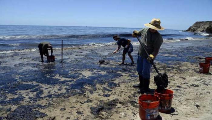 emergencia en California por derrame de petróleo 