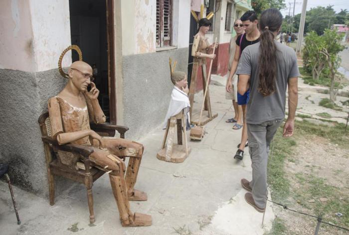Expo de diferentes artistas invaden el barrio Romerillo, 12 Bienal de La Habana.