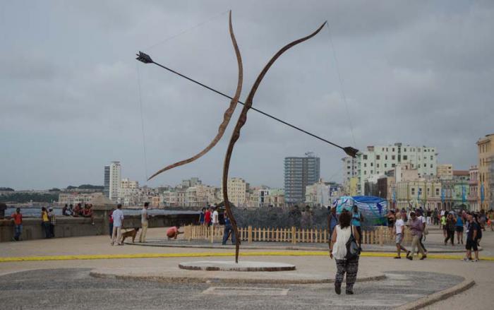 Obras emplazadas en el malecón habanero, parte del proyecto Detrás del Muro, 12 Bienal de La Habana.