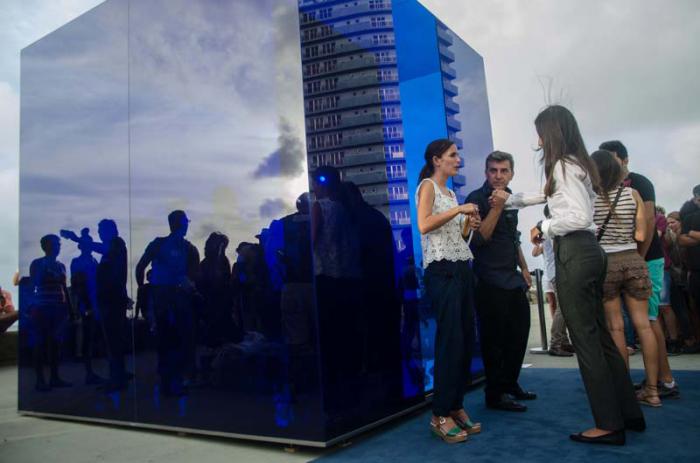 Obras emplazadas en el malecón habanero, parte del proyecto Detrás del Muro, 12 Bienal de La Habana.