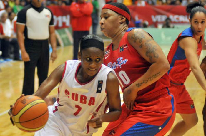 Juego final de baloncesto de los JCC F entre cuba y PR Oyanaisy Gelis. XXII Juegos centroamericanos y del caribe.