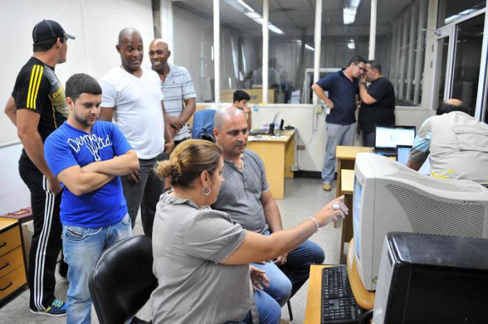 Entrevista online con Roger Machado, director del equipo Cuba, Carlos Lois, jefe técnico de la selección, además de los jugadores Alexander Malleta, Yosvani Torres y Yorbis Borroto