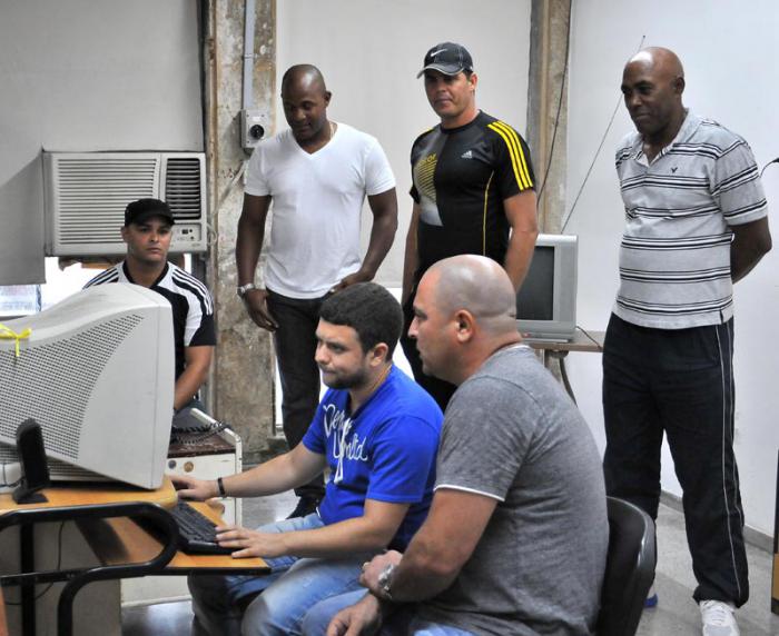 Entrevista online con Roger Machado, director del equipo Cuba, Carlos Lois, jefe técnico de la selección, además de los jugadores Alexander Malleta, Yosvani Torres y Yorbis Borroto.