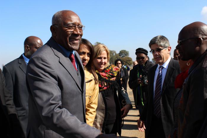 El vicepresidente del Consejo de Estado, Salvador Valdés, llega a Sudáfrica en visita oficial para asistir a la XXV Cumbre de la Unión Africana (UA), en Johannesburgo.