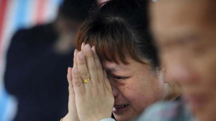Familiares barco chino naufragado