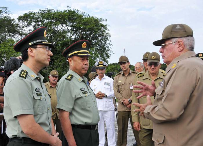 El Coronel General Fan Changlong, vicepresidente de la Comisión Militar Central y miembro del Buró Político del Partido Comunista de la República Popular China rindió honores con una ofrenda floral en el Mausoleo del Cacahual,  Durante la ceremonia el distinguido visitante estuvo acompañado del General de Cuerpo de Ejército Alvaro López Miera y el General de Cuerpo Ejército Ramón Espinosa Martín.