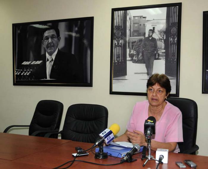 Juana Elena Ramos Rodríguez, funcionaria de la dirección de asuntos multinacionales y derecho internacional del MINREX, en conferencia de prensa, sobre el proyecto de resolución referido al caso colonial de Puerto Rico que presentará Cuba en el comité especial de descolonización de la ONU-2015 en Nueva York