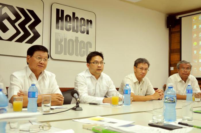 Visita del Excmo. Sr. Dr. Thongloun Sisiulith jefe de relaciones Internacionales del Comite Central del Partido Popular Revolucionario de Lao al Centro Ingenieria Genetica Biotecnologica.