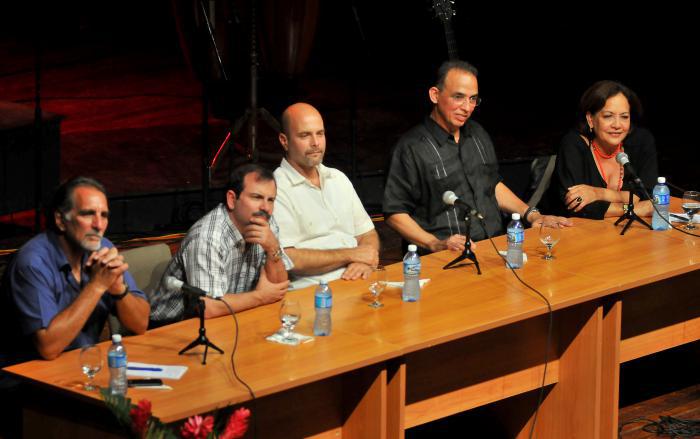 Los cinco con deportistas