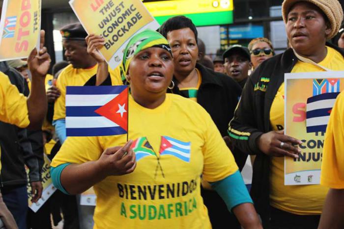 Bienvenida de sudafricanos a Los Cinco