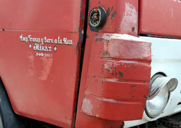 Accidente en la Avenida Rancho Boyeros, camiòn perteneciente al Ministerio de la Agricultura cargado de fertilizante para la caña