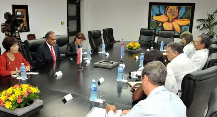 Recibe Marino Murillo Jorge, Vicepresidente del Consejo de Ministro a Kasiviswanathan Shanmugam, ministro de Relaciones Exteriores de la República de Singapur y la Delegación que lo acompaña.