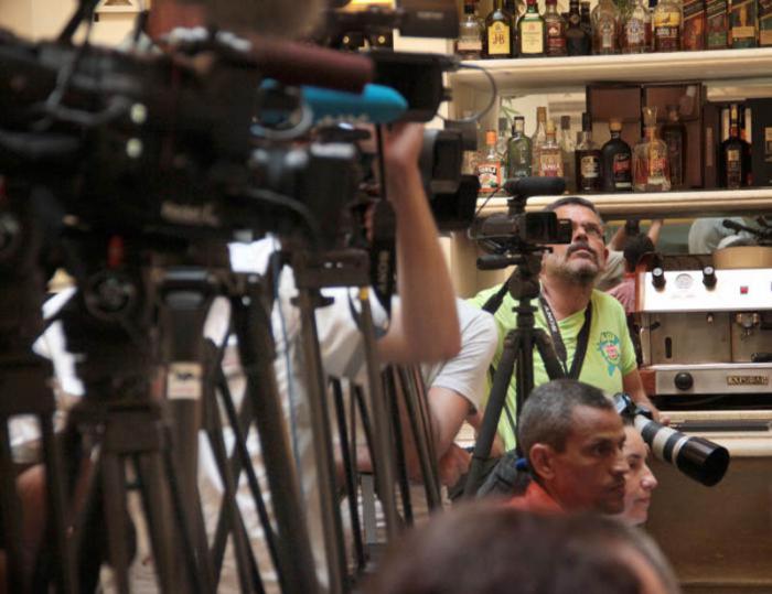 Conferencia de prensa ofrecida por senadores norteamericanos de visita en Cuba, en el Hotel Saratoga. 